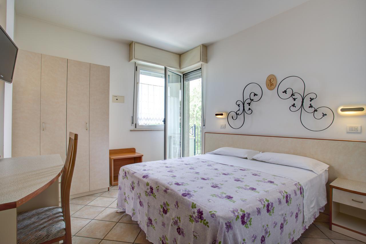 Hotel Ancora & 3*